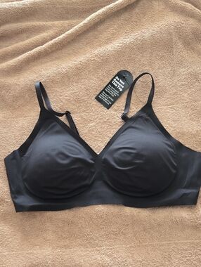 Relief Wireless Seamless Black T-Shirt Bra with Light Support